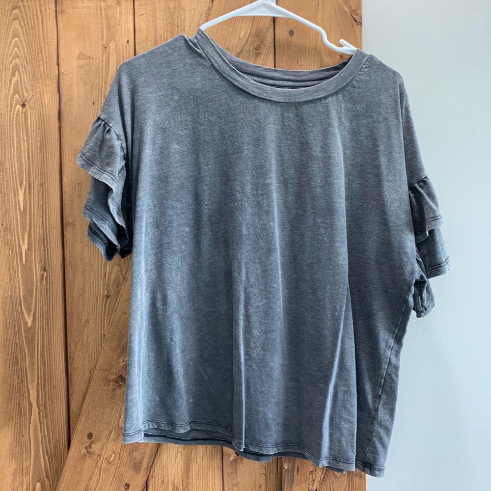 Cute ruffle sleeve top